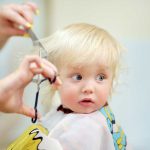 چطور موی کودک خود را در خانه کوتاه کنیم؟