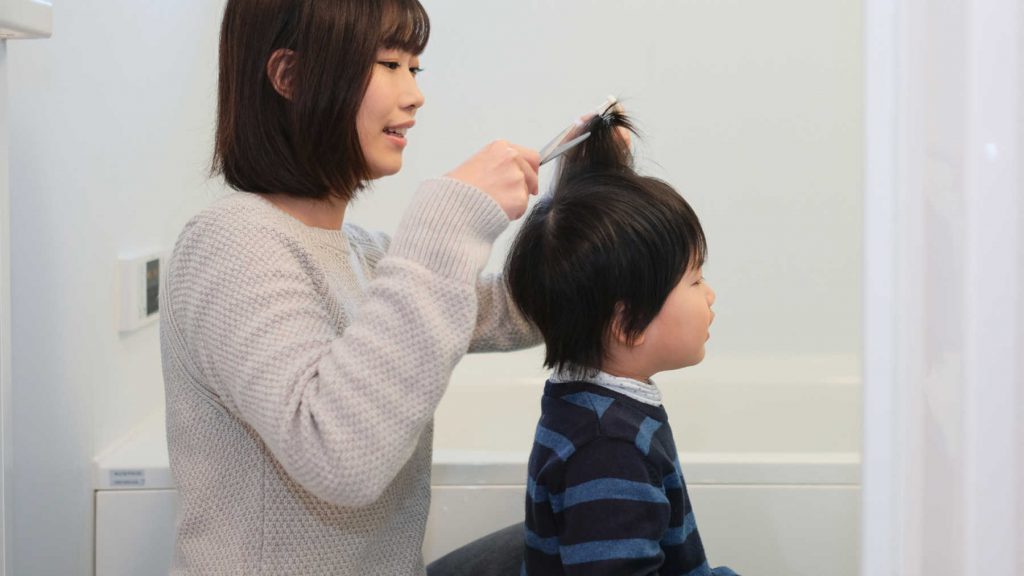 کوتاه کردن موی کودک در خانه