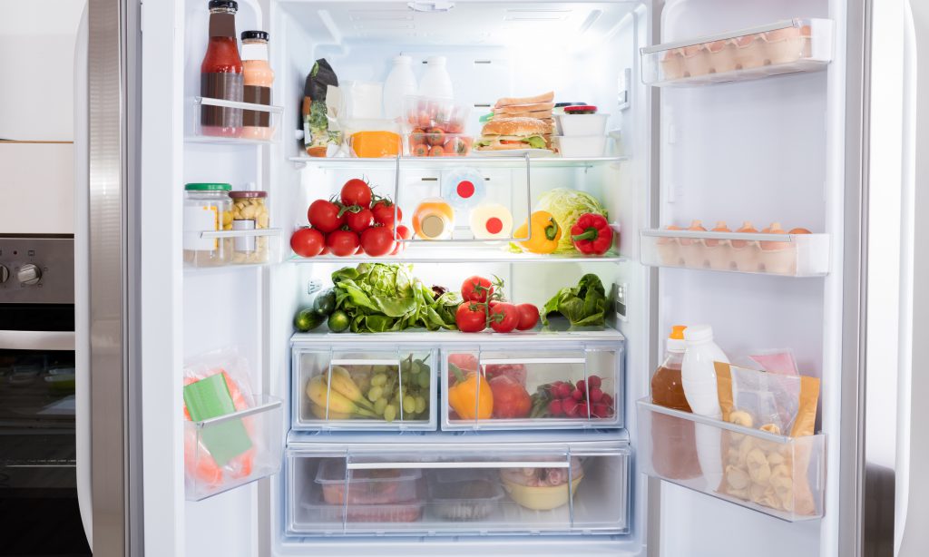 نگهداری مواد غذایی در یخچال برای طراوت طولانی مدت